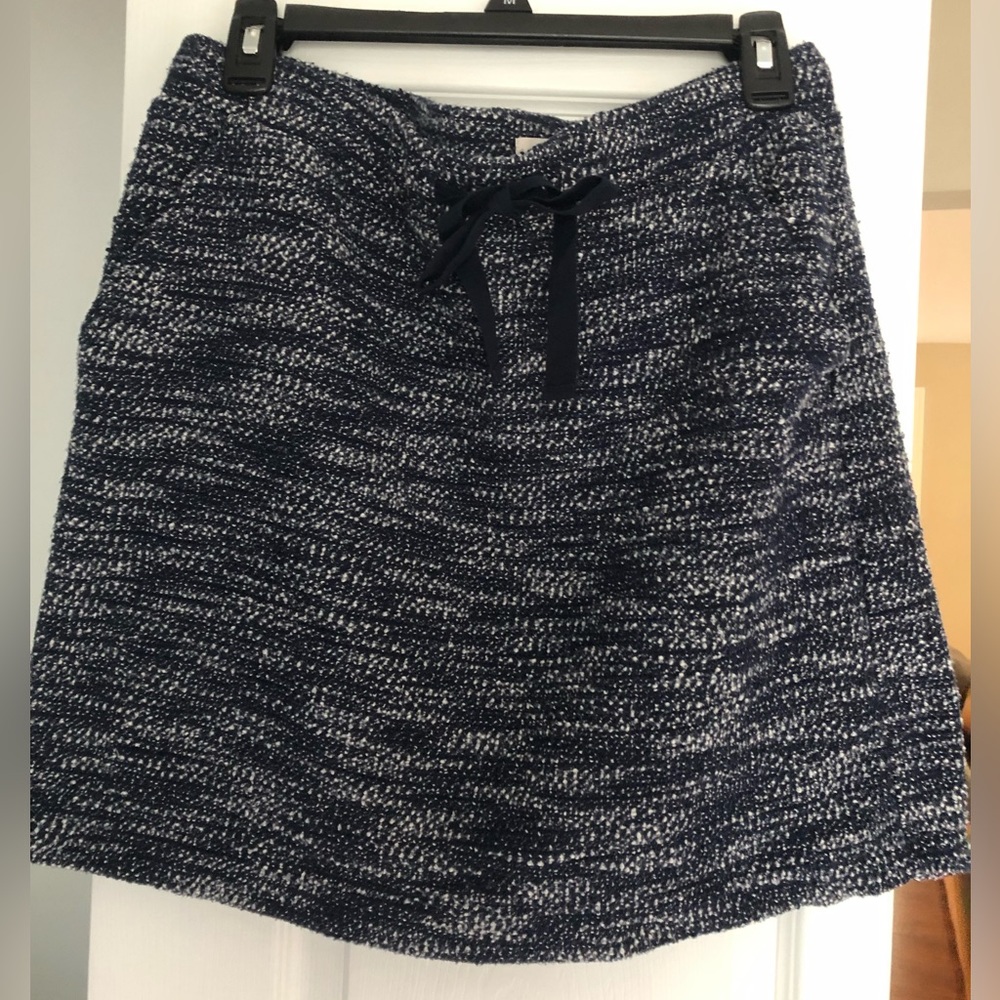 Comfortable, worn twice-newish Loft skirt❤️